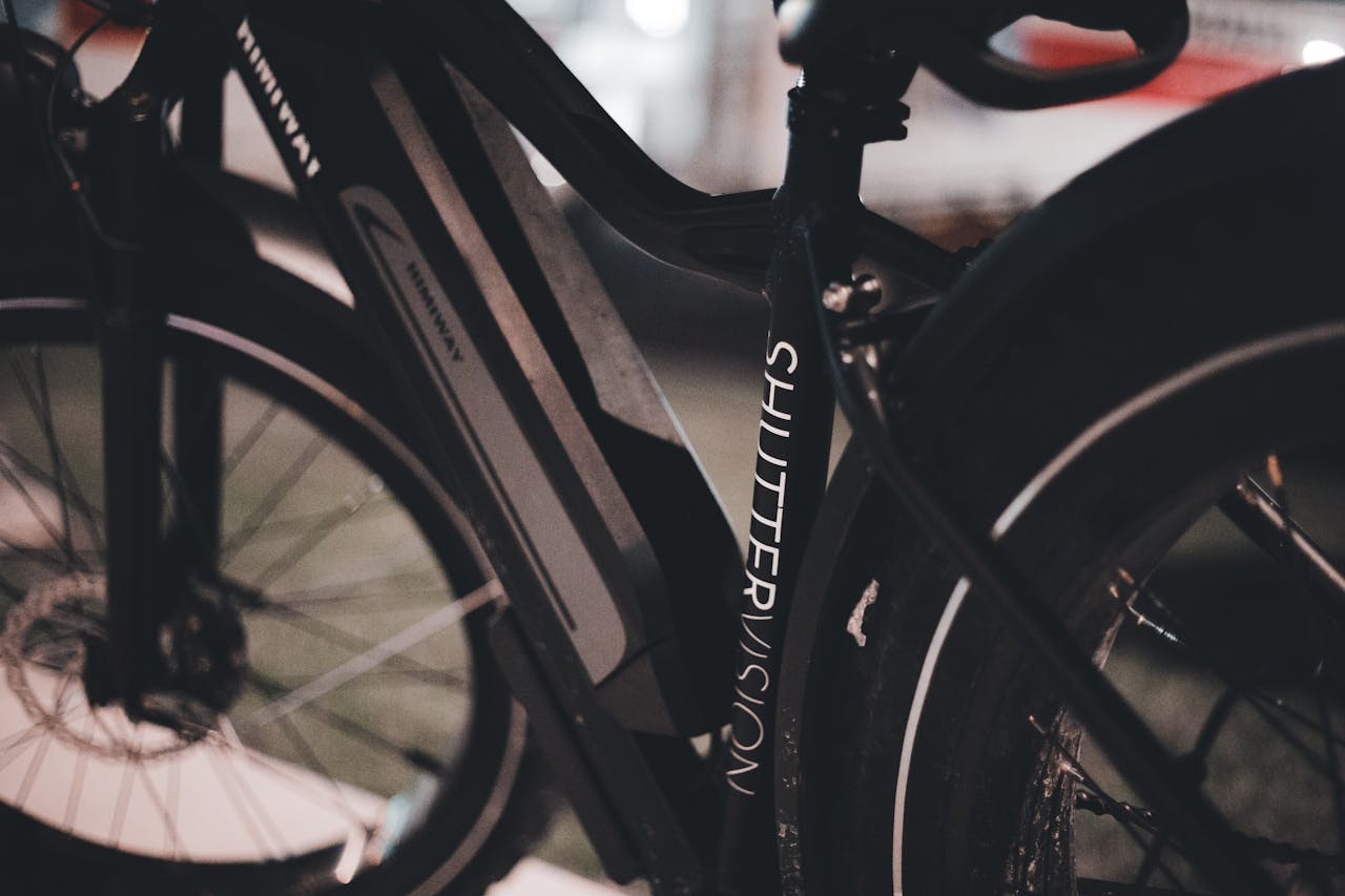 Detailed close-up of a modern electric bicycle with SHUTTLEVUSION branding.